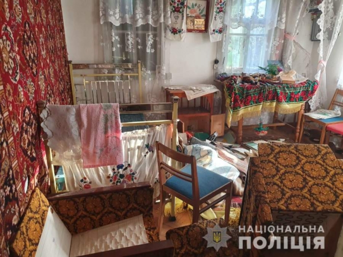 Чоловіка катували, били металевою кочергою по голові, забрали гроші, золото, медалі й поїхали на мопеді вбитого