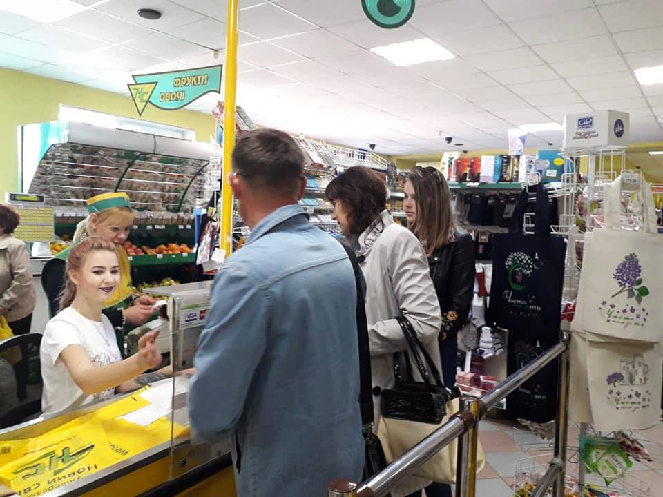 Із магазинів Корсуня на день прибрали поліетиленові пакети, і не всі в захваті від «чистих» ініціатив