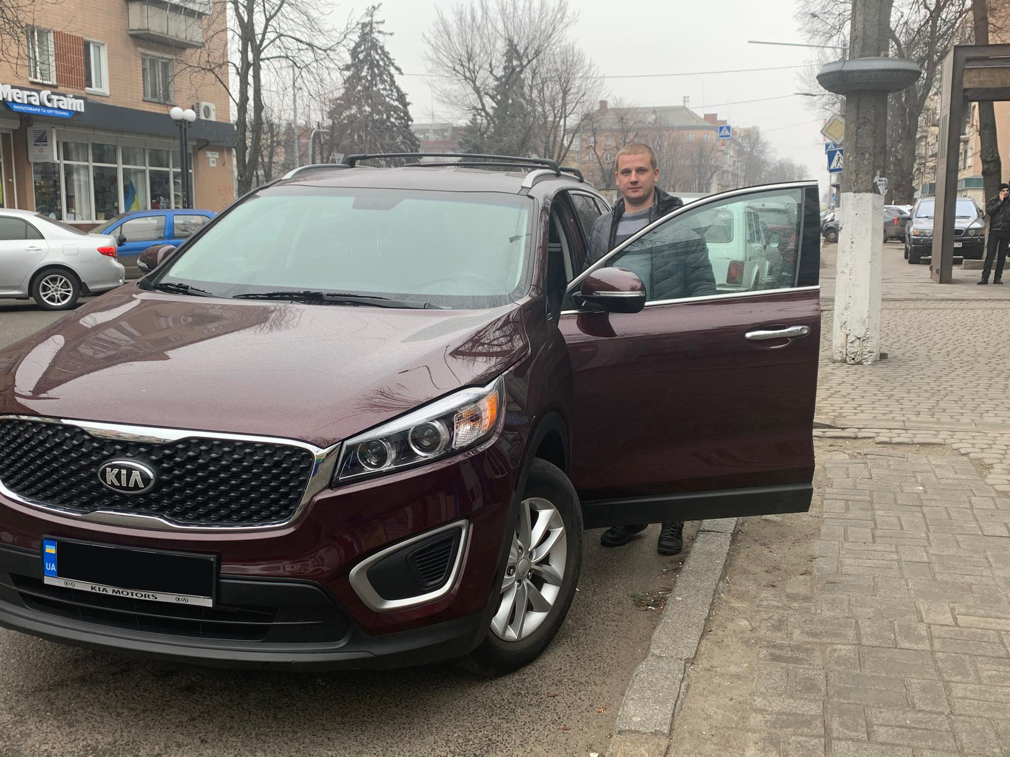 Щасливий власник: Сергій Шмиголь і сам їздить на заокеанському автомобілі — KIA Sorento.